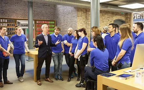 Tim Cook: Apple Watch Arabanızı Yerine Koyacak!